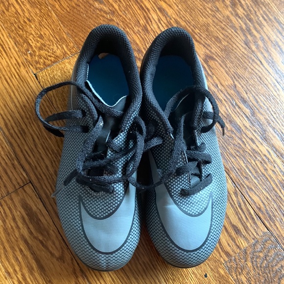 Nike cleats size 1Y - Picture 1 of 2